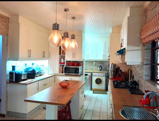4 BEDROOM HOUSE FOR SALE IN BLUFF